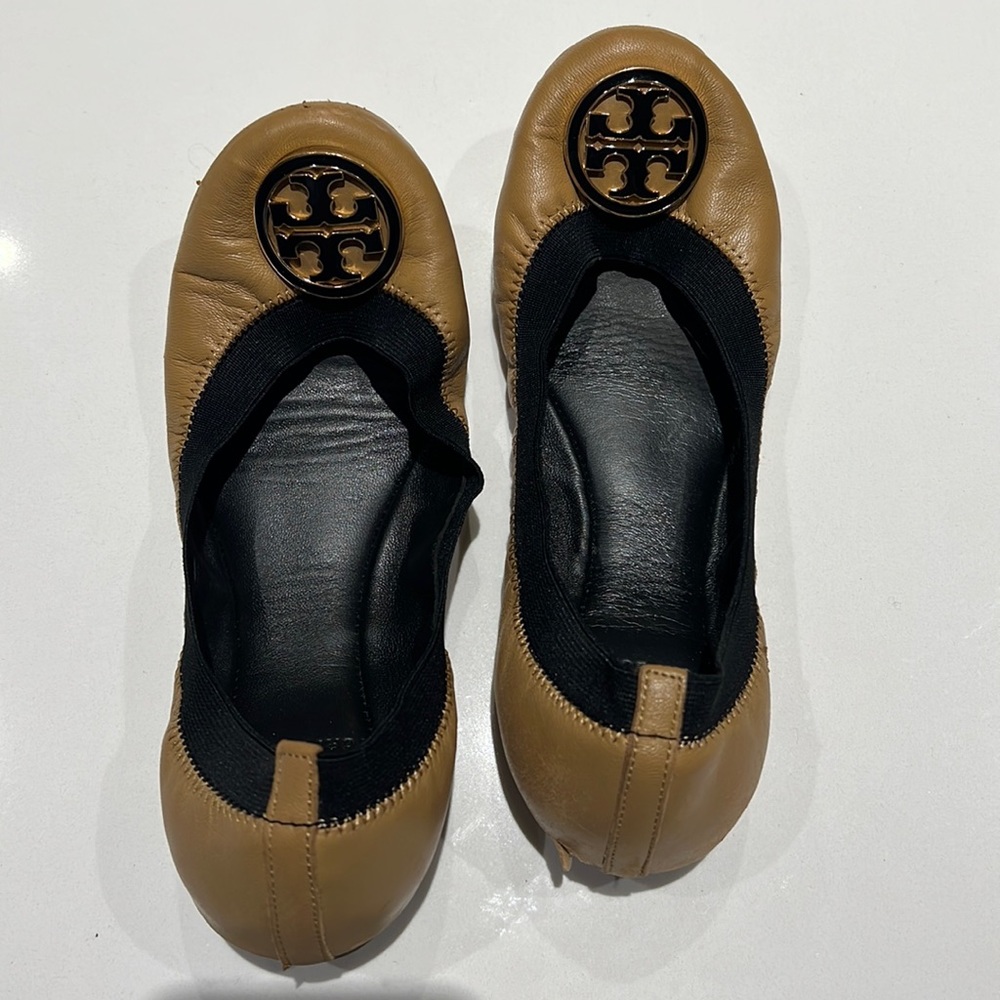 Tory Burch Black and Tan Caroline Ballet Flats Size 6.5